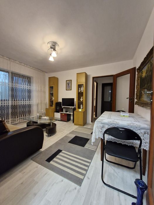 Apartament cu 2 camere și balcon închis de inchiriat!