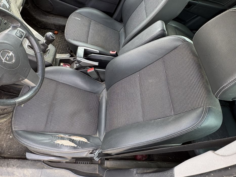 Dezmembrez Opel Zafira 1.9 Diesel cutie manuala 6+1 (2006)
