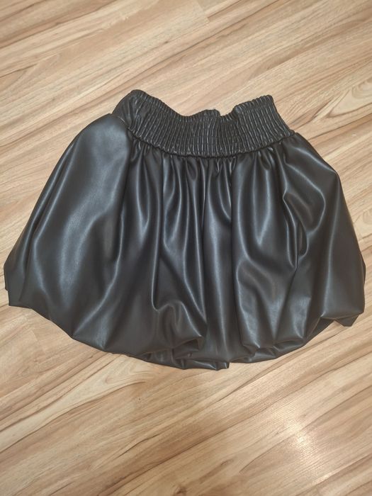 Кожен сет от две части