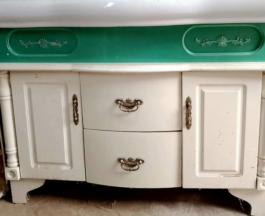 Тумба с раковиной.