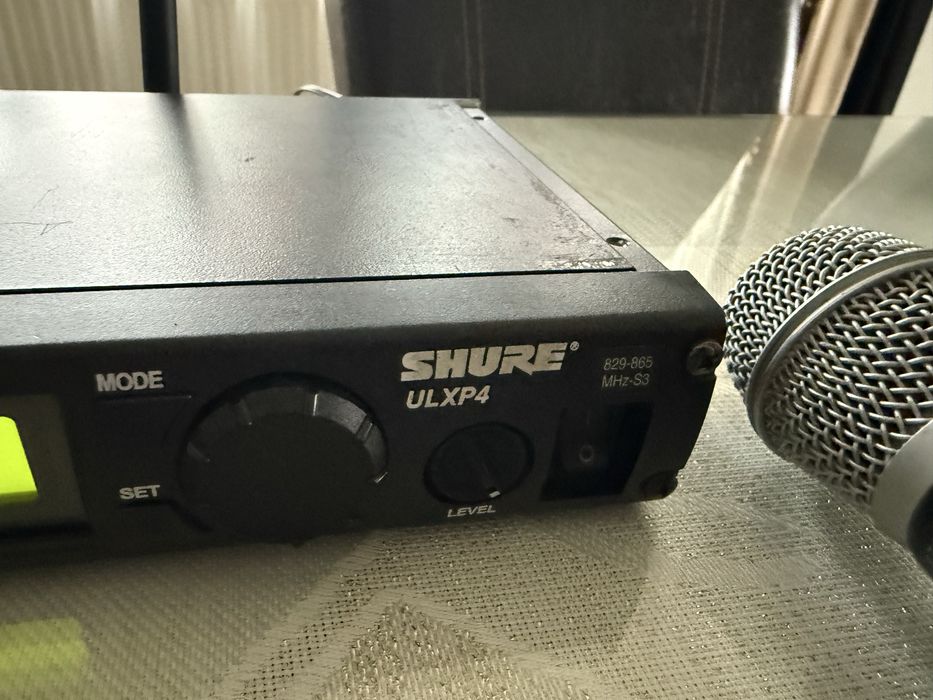Vând shure ulx p4 cu beta 87 functioneaza perfect