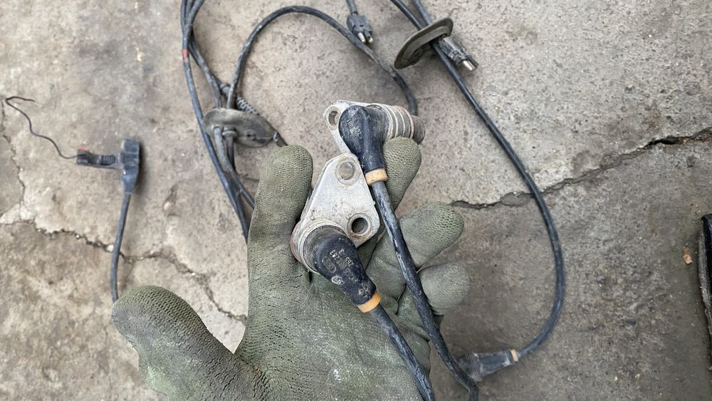 Абс датчик мерседес 124 передний