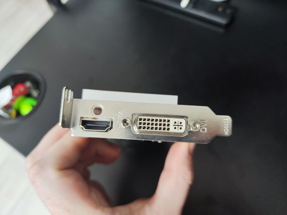 Placa video low profile (sff) Nvidia n520gt 2gb