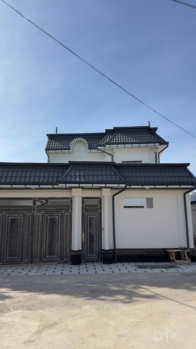Уч кахрамондан 7 км кирганда ховли 2,5 сотих 2 этаж