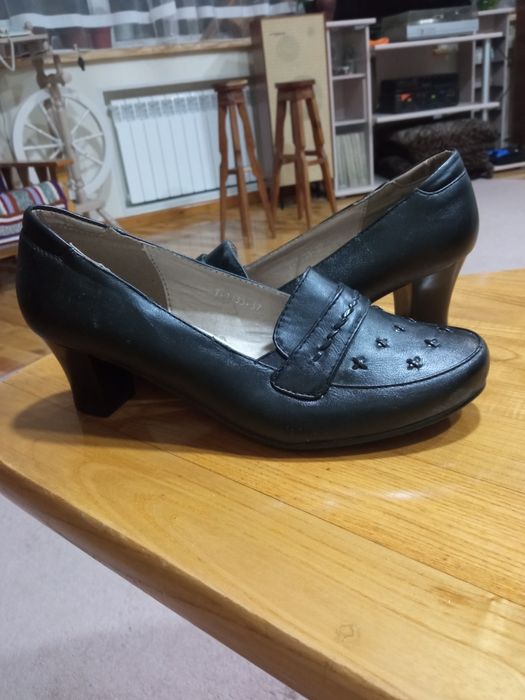 Женская обувь в хорошем состоянии