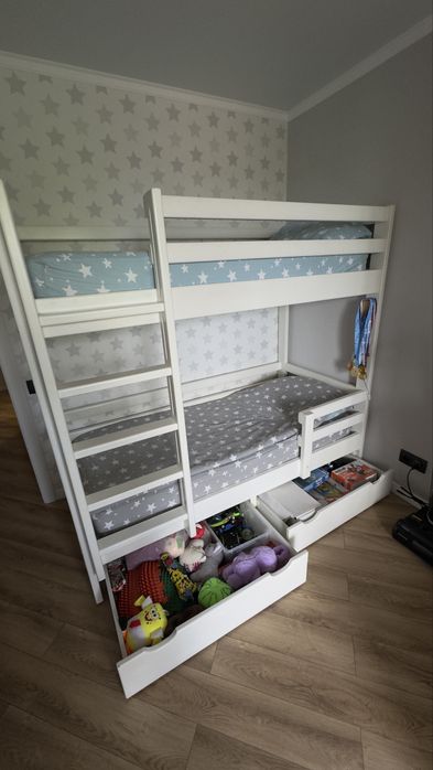 Кровать двухъярусная .Продам срочно!