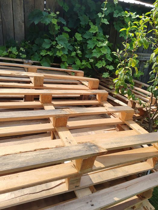 Vand paleti  pentru foc sau uz