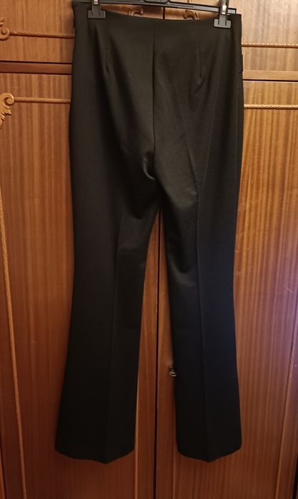 Pantaloni Guess evazati, marime M