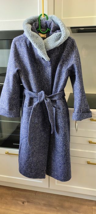 Продам пальто с капюшоном