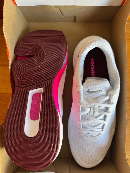 Преливащ Найк бял с розово, W Nike Versair