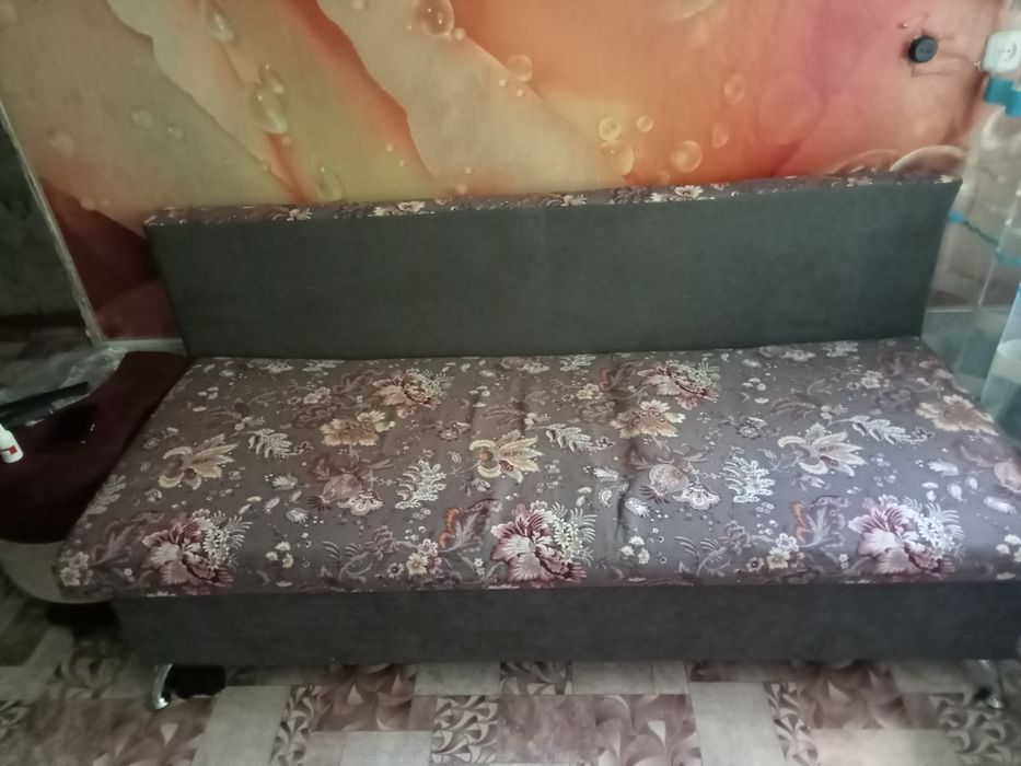 Диван в хорошем состояние