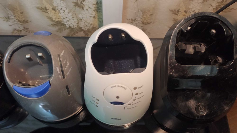 Braun "Clean & Charge" station - базы для зарядки и чистки бритв