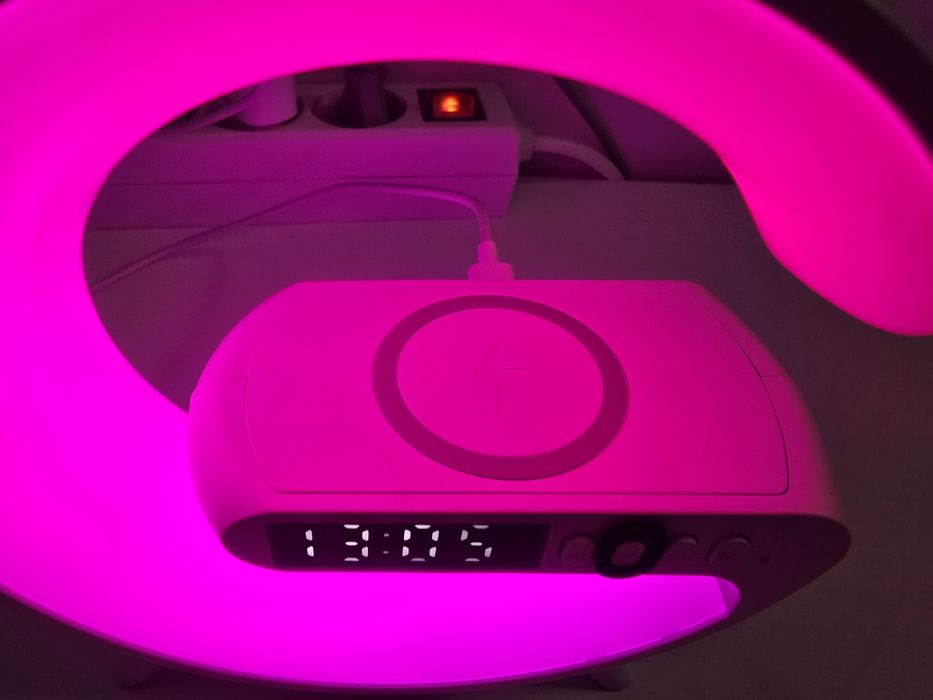 Vand Boxa ambientala cu lumina smart si incarcator wireless