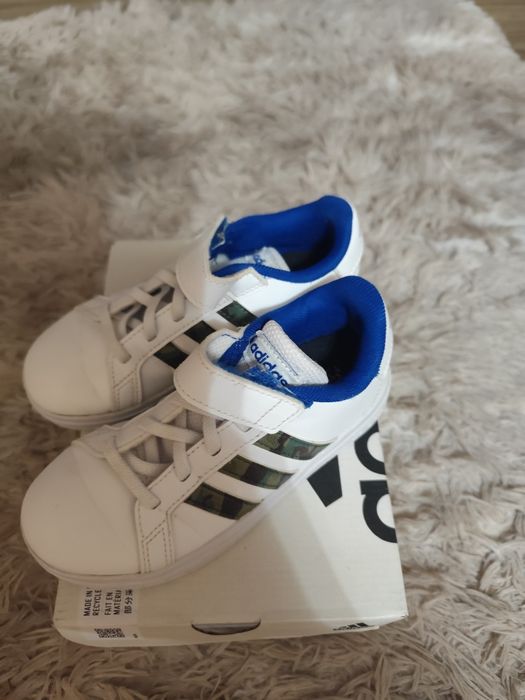 Детски маратонки Адидас номер 29.