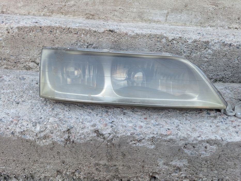 Фара на Тойота Марк-2