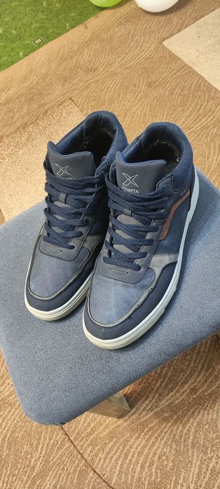 Продам кроссовки