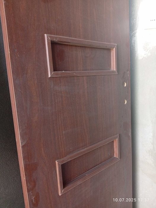 Eshik sotiladi. 2 dona bor.