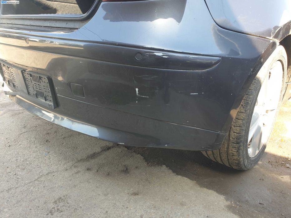 Bara Spoiler Spate cu Locas Senzori Parcare cu Defect BMW Seria 1 E87 NFL Non Facelift 2004 - 2008 Culoare A22 Sparkling Graphite Metallic [K4612]