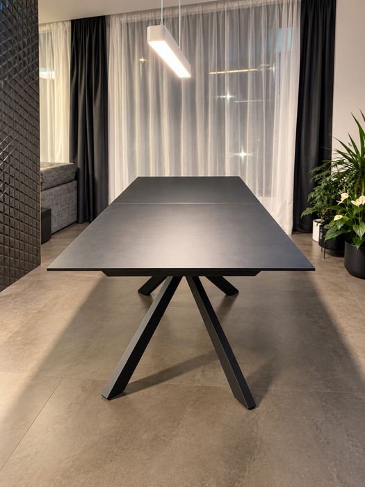 Kave Home Atminda – разтегателна трапезна маса 160–200 × 90 см