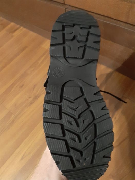 Bocanci militari  negri si maro