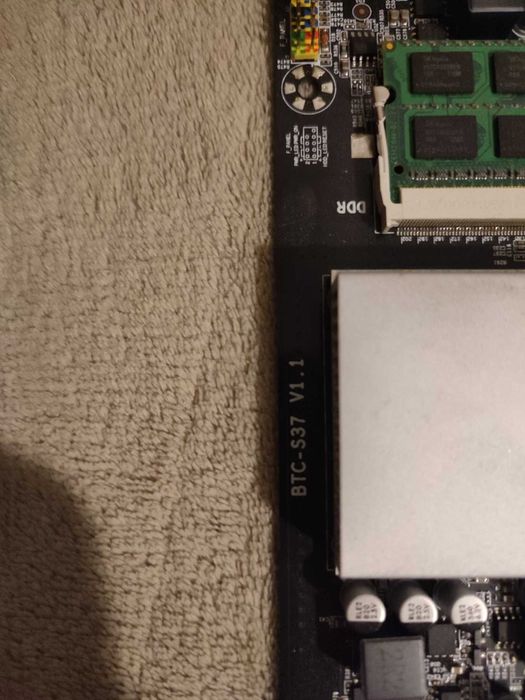 PCIe riser-и/Рейзъри и екстендъри/майнинг дънна платка