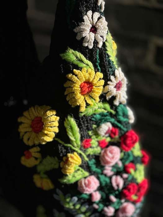 Плетена чанта с цветя