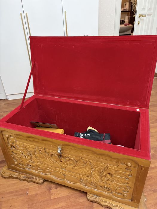 Сундук из натурального дерева