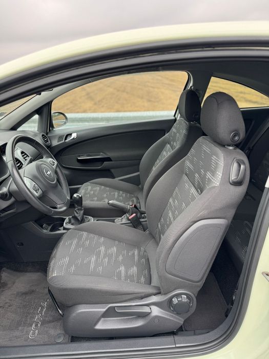 Opel Corsa 2011 , 1.4 benzina