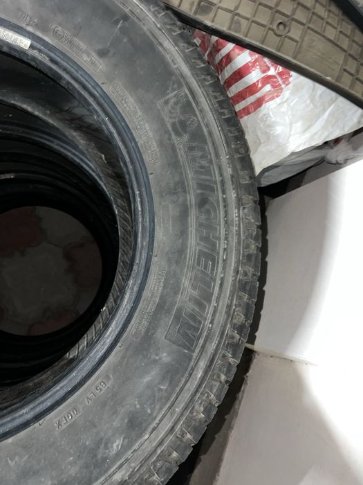 Продам зимнюю резину 265.   65 17 MICHELIN