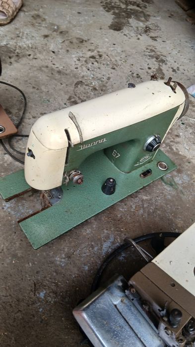 Vând mașini de cusut ileana din ani 1950