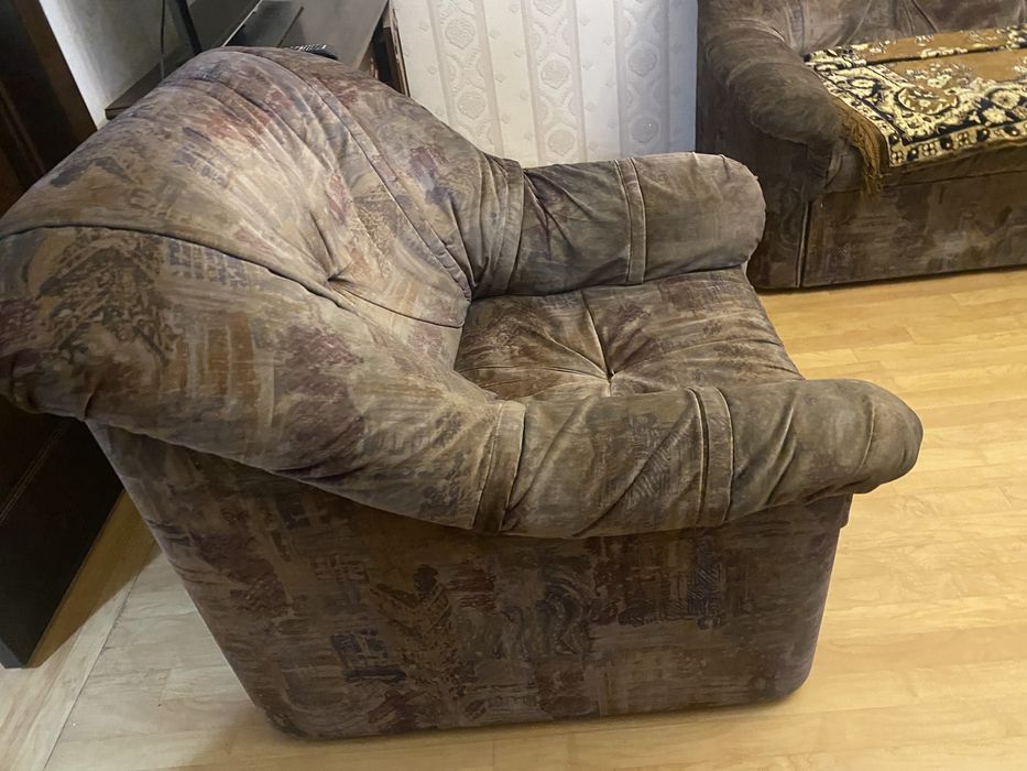 Продам диван угловой и кресло