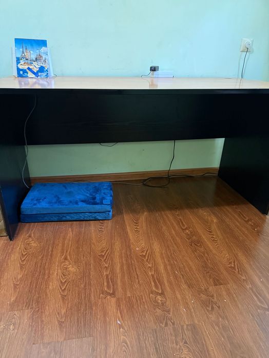 Офисный стол для работы