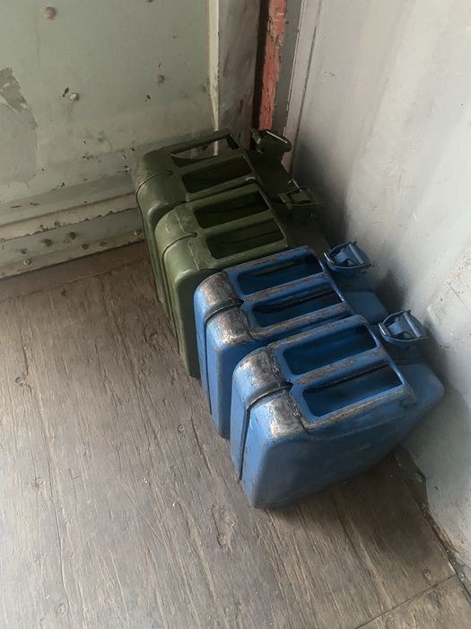 Продам канистры 20 литровые