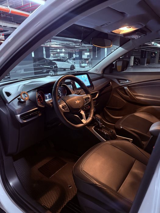 Tracker 2 premier sotiladi