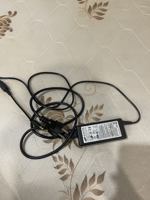 Продам зарядку для ноутбука