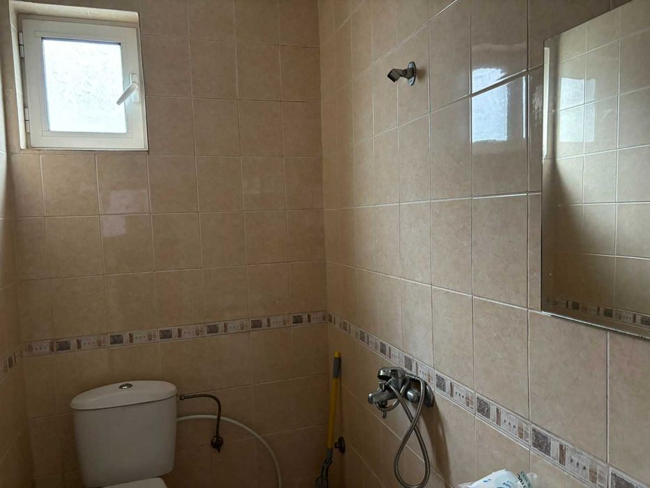 ЕТАЖ от КЪЩА с РЗП 110 кв.м, двор 320 кв.м, град Карлово