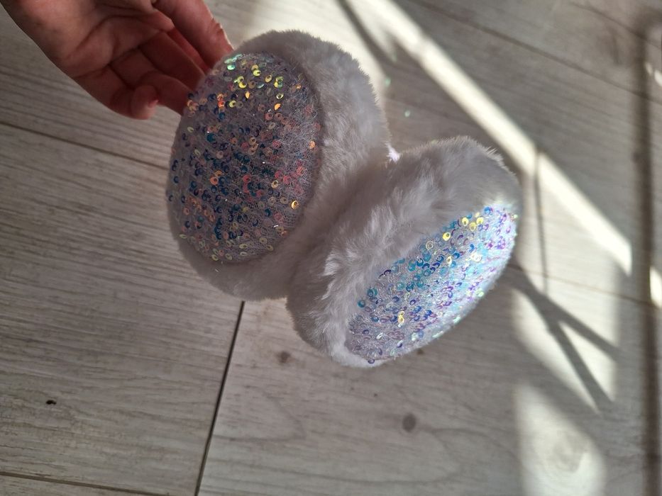 Дамски ушанки с пайети