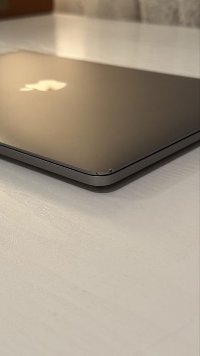 MacBook Pro 13" M1 8GB RAM / 256GB SSD