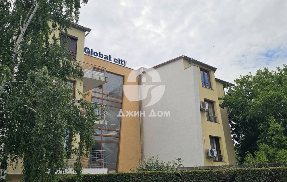 Тристаен апартамент в к-с „Глобъл Сити“, гр. Несебър