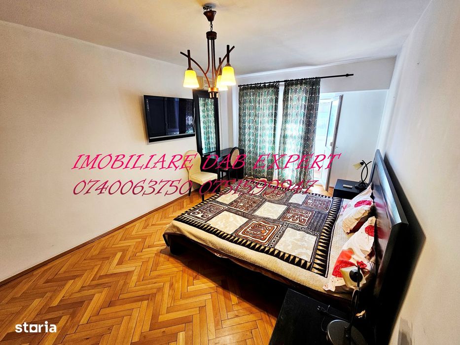 Apartament 3 camere, Centru, Galati, cu balcon