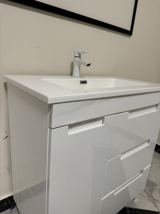 Срочно! Тумба с раковиной со смесителем