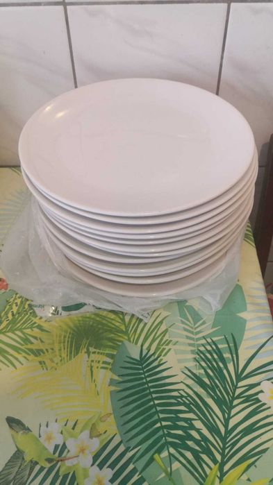 Farfurii  portelan alb mari plate