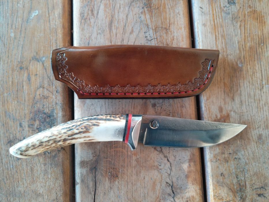 Продавам супер ловен нож на известен Български майстор ръчна изработка