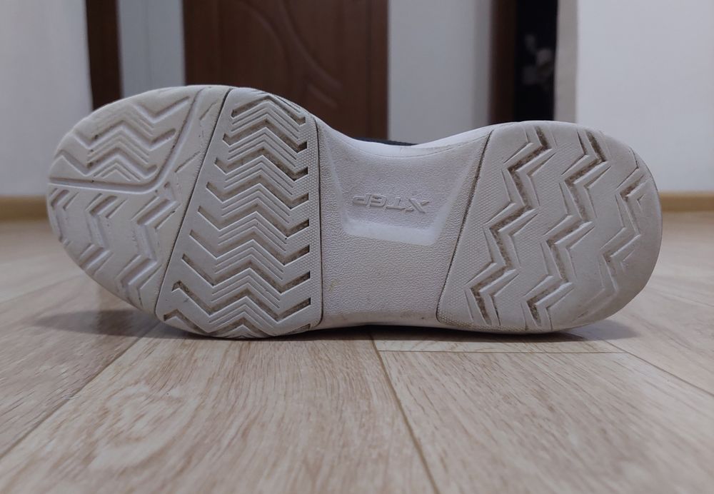 Продаются Кроссовки Xtep