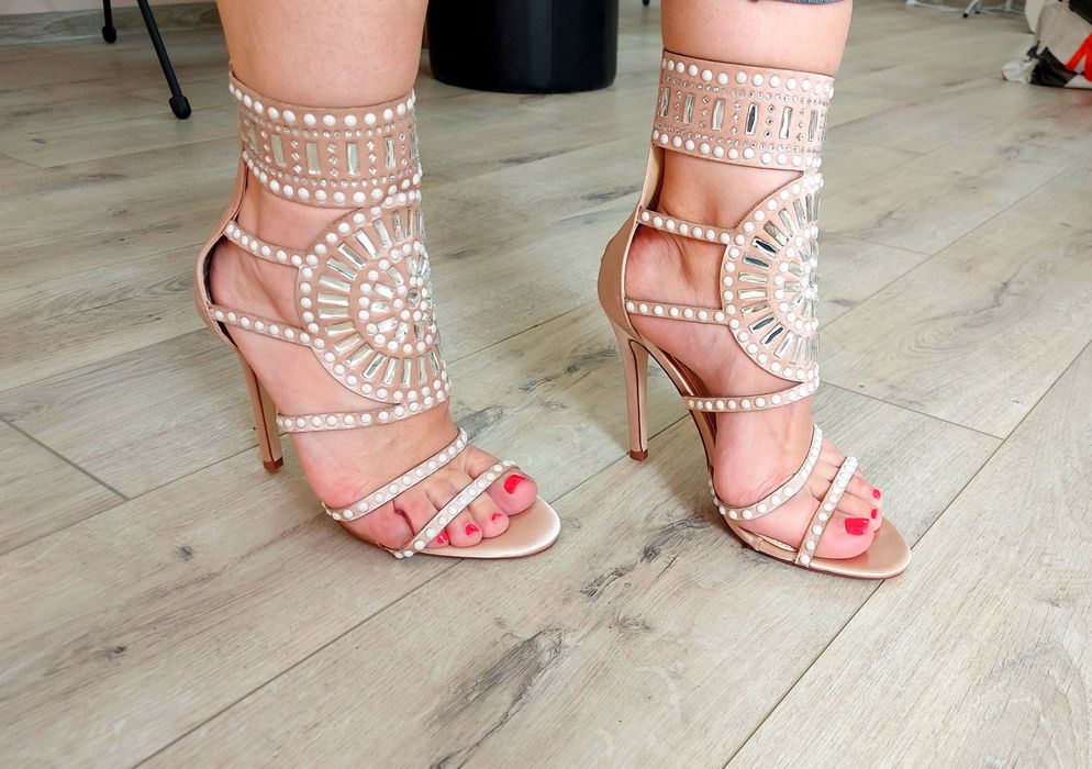 Бутикови сандали