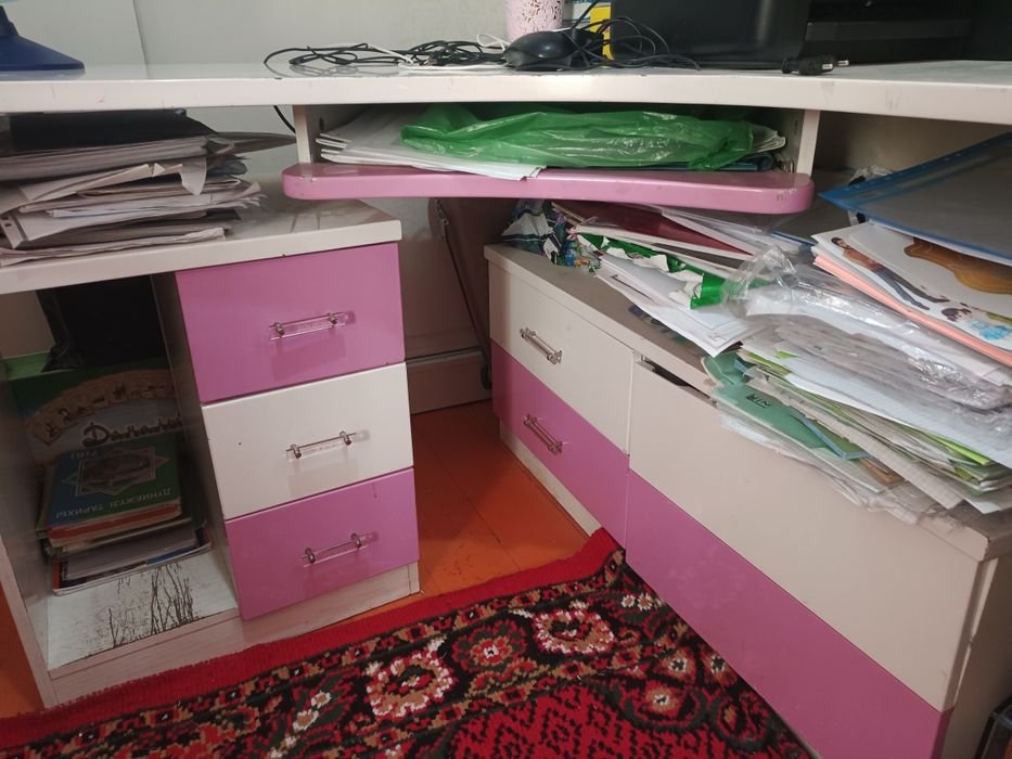 Компьютерный стол, полка