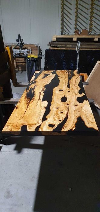 Маси и плотове от масивна дървесина и епоксидна смола