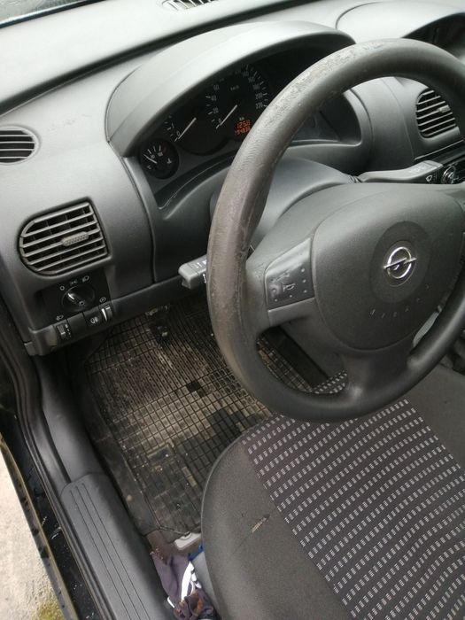 Opel corsa 2004 1.2 benzina, negru,uși .