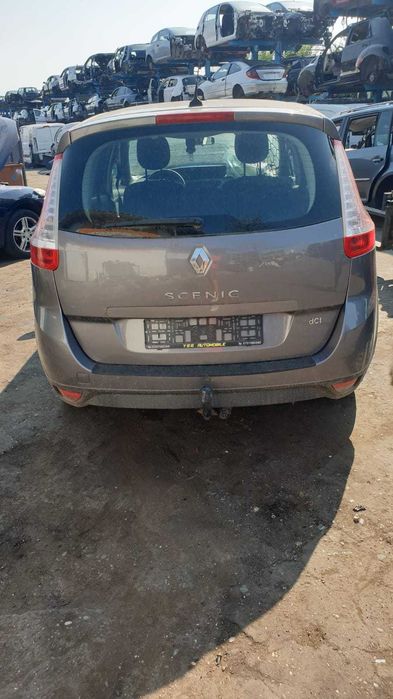 Dezmembrez Renault Scenic 3 1.6 D an 2012 cod motor R9M-A4