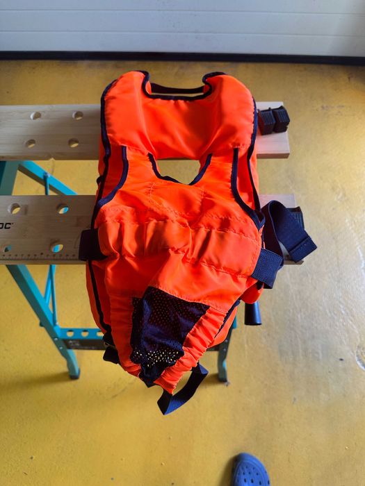 Vesta de salvare pentru copii 30N: Helly Hansen model Baby Safe+ (10-15kg)